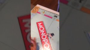 Мы показываем как играть в монополию