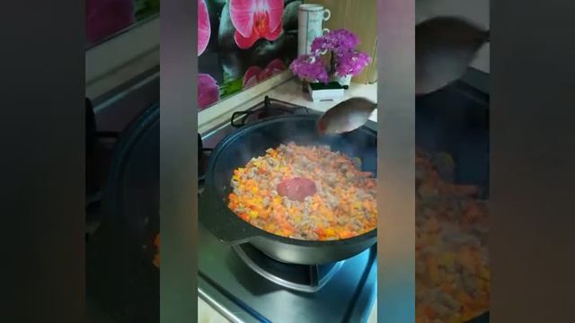 ПОДЛИВА С МЯСНЫМ ФАРШЕМ смотреть онлайн