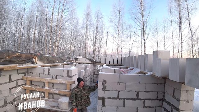 Использую холодные дни для подготовки и облегчения работ в момент потепления.Носим блоки на "стену" смотреть онлайн