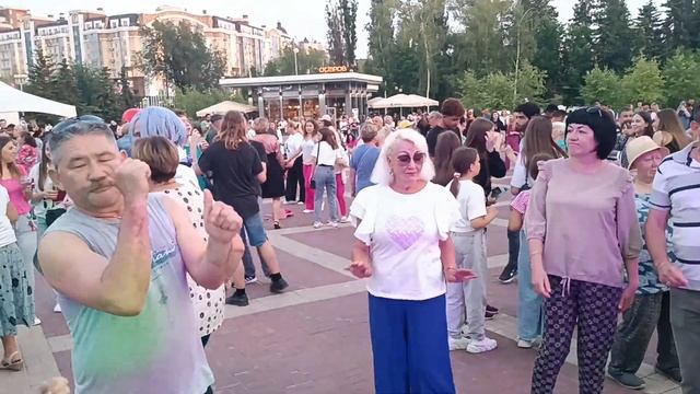 танцы в кругу друзей смотреть онлайн