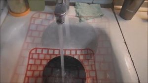Из твоего крана течет горячая вода? Выводим на чистую (горячую) воду коммунальщиков!