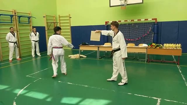 Аттестация Егор Красный пояс 2 гып разбитие досок 26.05.2018 смотреть онлайн