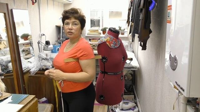 Снимаем мерки для построения базовой основы.