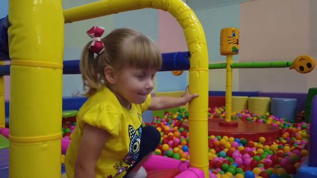 Милана в детской игровой комнате