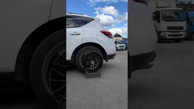 Nissan Murano на примерке дисков