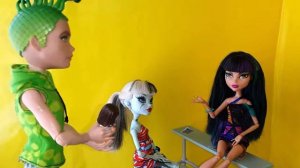 Видео с куклами Монстер Хай - Клео, Дьюс и Френки
