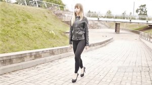 Девушка в леггинсах.Girl in leggings.Mädchen in Leggins.Menina nas caneleiras