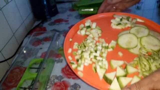 Изучаю новую овощерезку