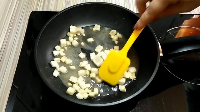 Жареная картошка на сале с луком.