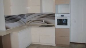 Маленькие кухни дизайн фото в хрущевку с холодильником, с окном.