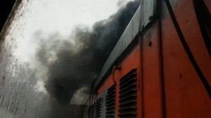 Тепловоз дымит чуть