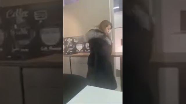 В мебельном салоне, мадам "сходила в туалет", куда совесть позволит...