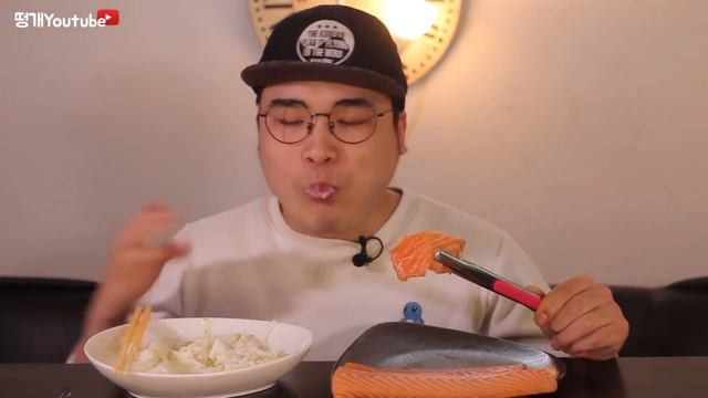 вот как надо кушать семгу.) смотреть онлайн