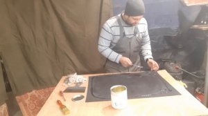 Перетяжка дверных карт биэластиком.