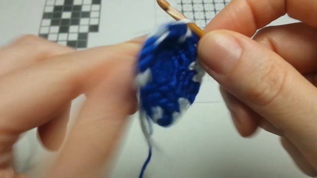 Часть 1: Жаккард крючком столбиками без накида - вяжем новогодние шарики. смотреть онлайн