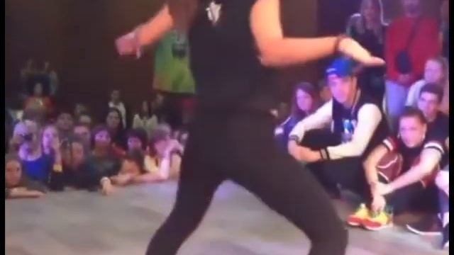 Девушка очень классно танцует смотреть онлайн