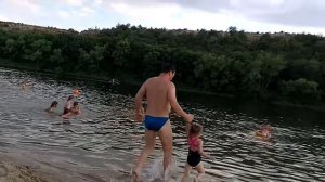 Купаемся на надувных игрушках