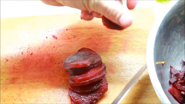 Свекольный салат с сухофруктами и орехами смотреть онлайн