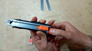 Нож сегментный Dnipro-M Ultra 07G-D1 18мм