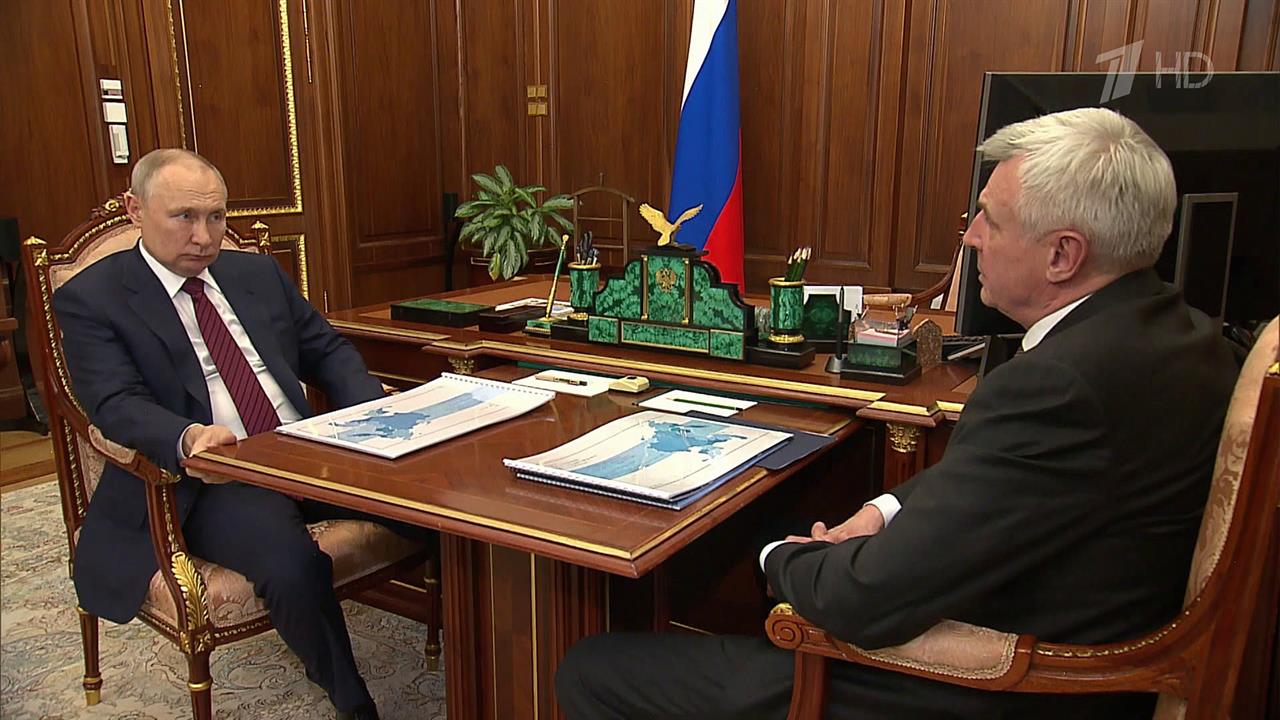 Владимир Путин провел встречу с губернатором Магаданской области