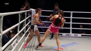 Women’s Muay Thai BRAWL ?? Stamp Fairtex vs. Alma Juniku