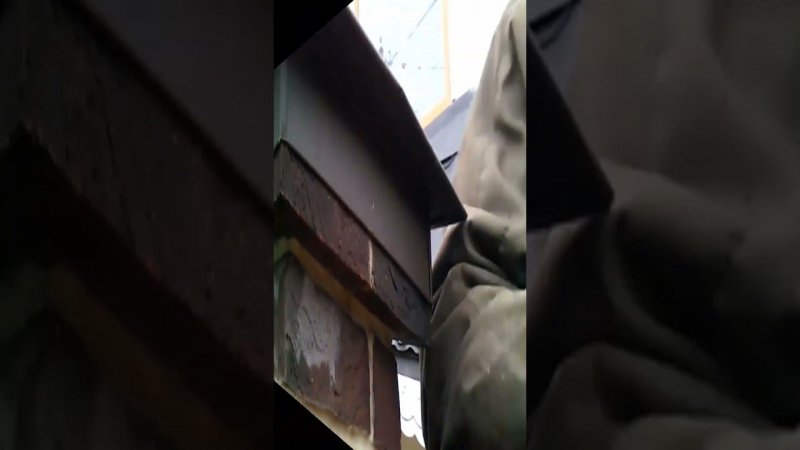 Крепление металлических колпаков к кирпичным столбам