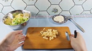 Салат из фасоли с ананасами и сыром