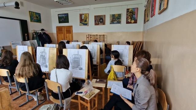 Урок Академического рисунка. Натюрморт из бытовых предметов смотреть онлайн