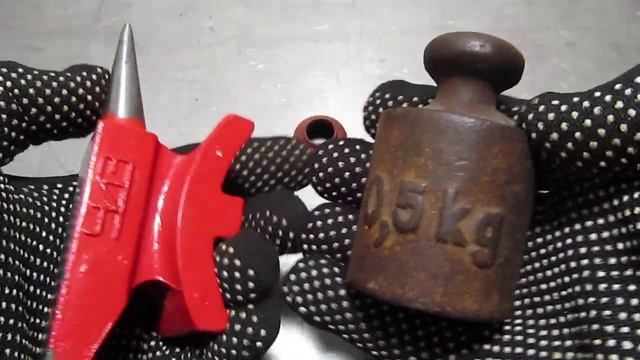 Самая маленькая наковальня ЧИЗ - Челябинского инструментального завода.