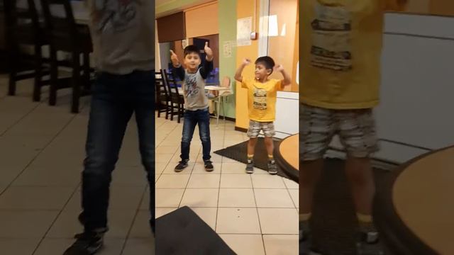 Пицца через 10 минут будет готово сидеть скучно танцуем смотреть онлайн