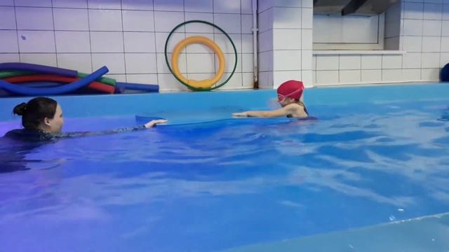 ТРЕНИРОВКИ в бассейне 🏊 – смотреть онлайн видео от Физическая ...