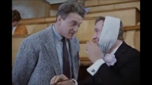 Профессор, конечно, лопух, но аппаратура при нем.