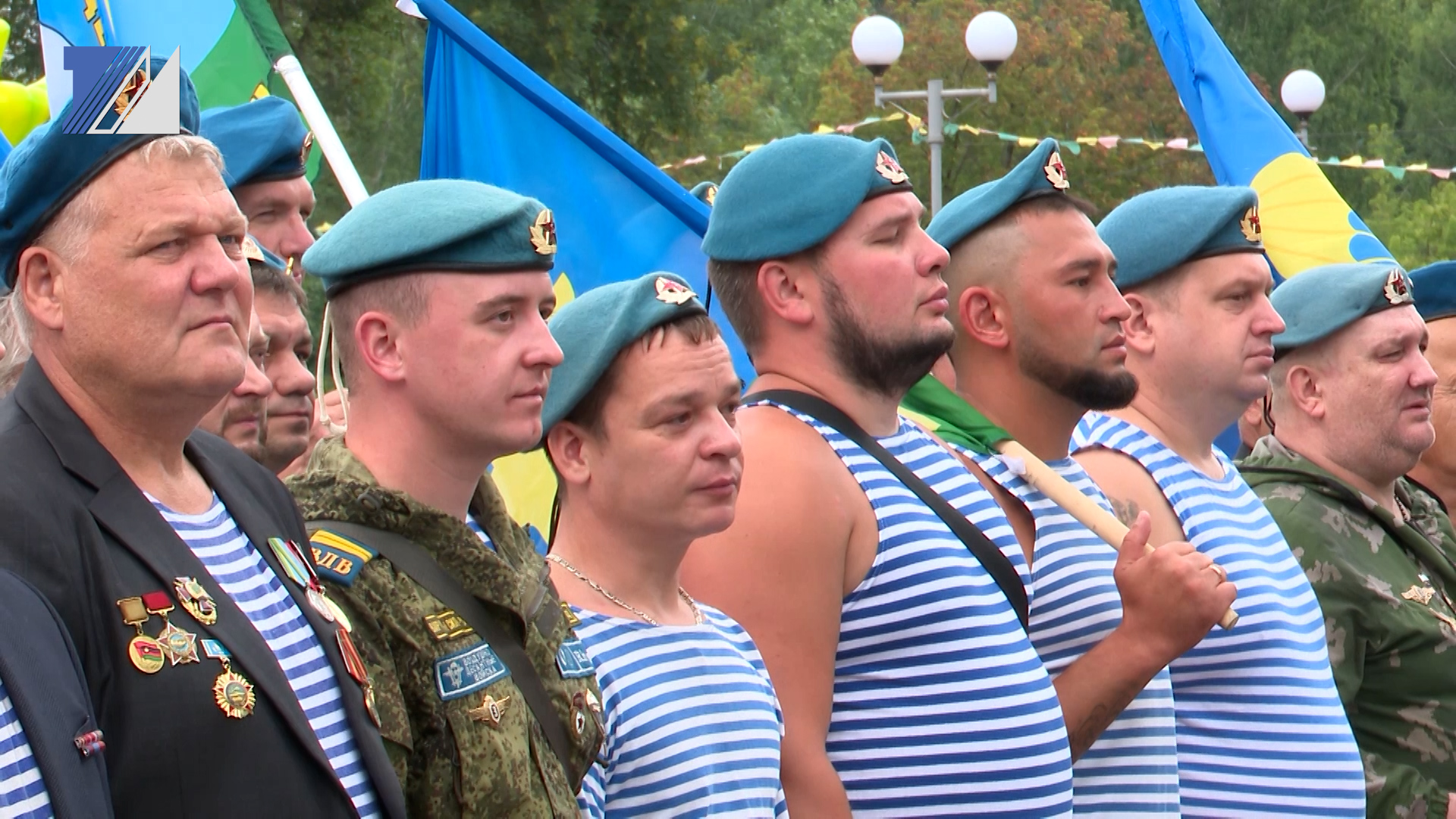 Видео десантника. Десантники на параде. Фото десантников России. Десант Орел. ВДВ представитель по безопасности.