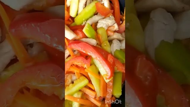 Лапша Удон с курицей и овощами #Shorts