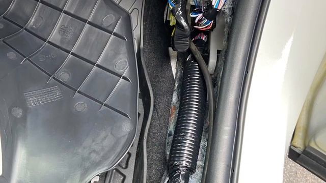 Installing Factory Toyota Dash Cam in 2023 RAV4 (Gas/Hybrid) смотреть онлайн