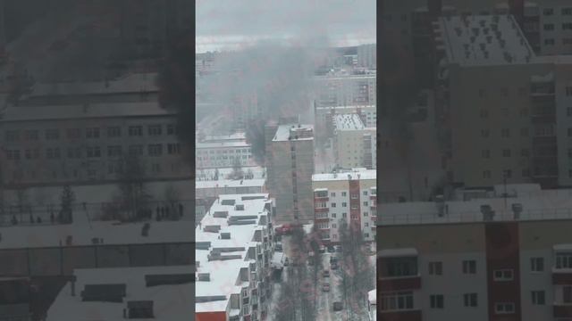 Сегодня вспыхнул сильный пожар в сургутском общежитии,