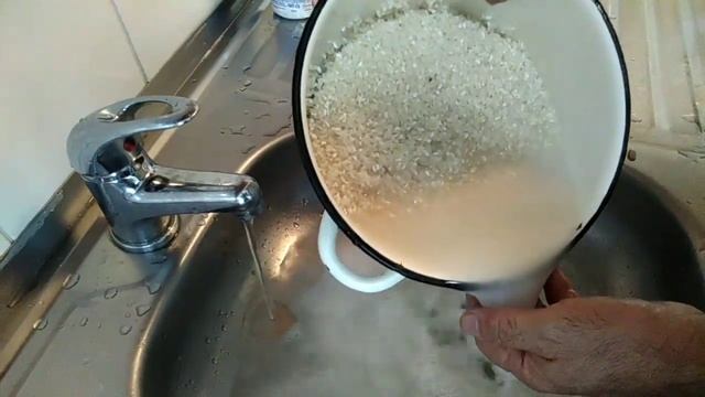 Очень вкусный плов, готовит настоящий Таджик. смотреть онлайн