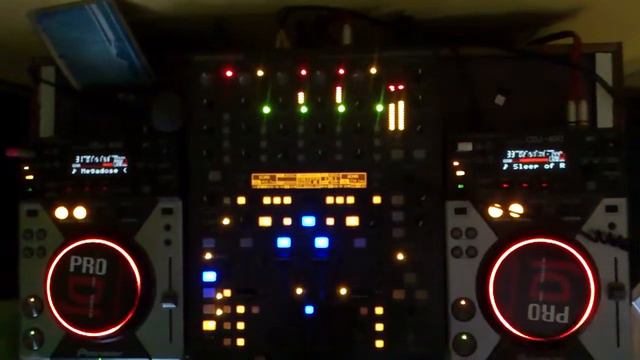 2X CDJ 400 - BERHINGER DDM 4000 смотреть онлайн