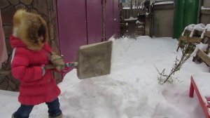 Чтобы не замерзнуть на морозе.Вынужденные каникулы.С 1-4 не учатся в школе.