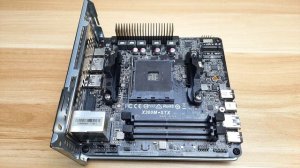 ASRock DeskMini X300 - Unboxing & Review