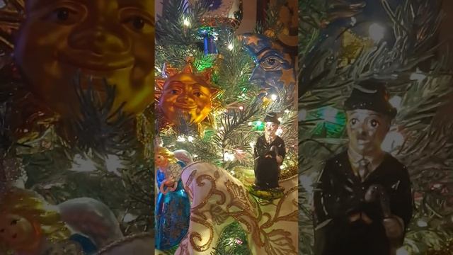 Как украсить ёлку чёрными игрушками нарядно???? смотреть онлайн