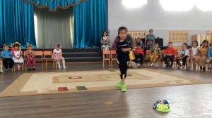 Классный танец маленькой девочки 6 лет