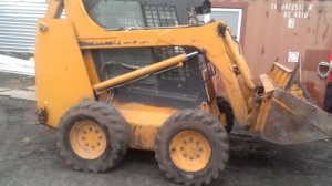 Мини погрузчик с бортовым поворотом CASE 445