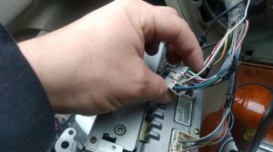 продолжение как снять штатную автомагнитолу на Toyota mark 2, 110, 115. установка конвертера радио