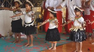 Kiribati - Ataei n ainen Rotin Natareta dance