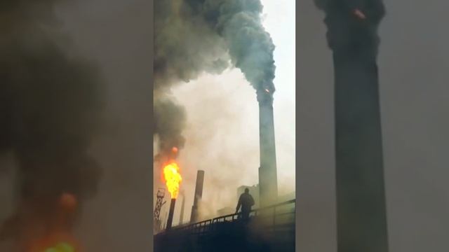Газовый факел.Как происходит поджиг на украинском заводе.mp4