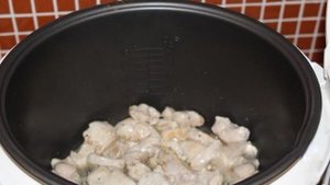 Куриная грудка со сметаной в мультиварке