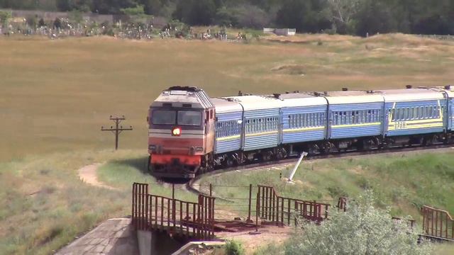 ТЭП70 с поездом Москва-Симферополь