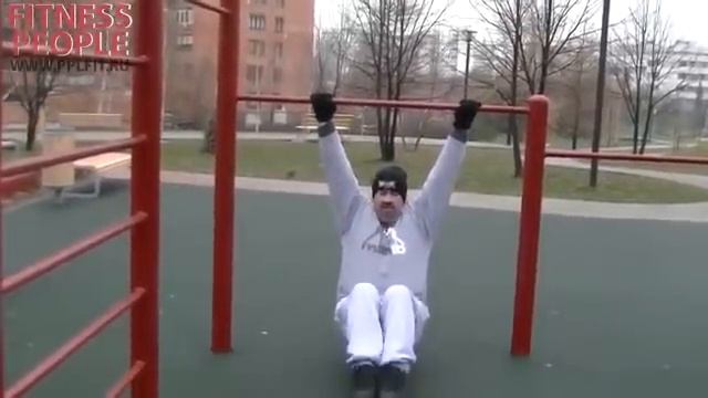 Сергей Бадюк  Подтягивание на турнике по Голтису