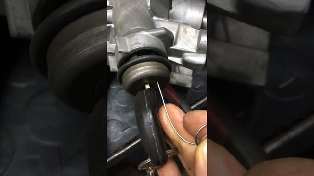 Как снять личинку замка зажигания БМВ смотреть онлайн